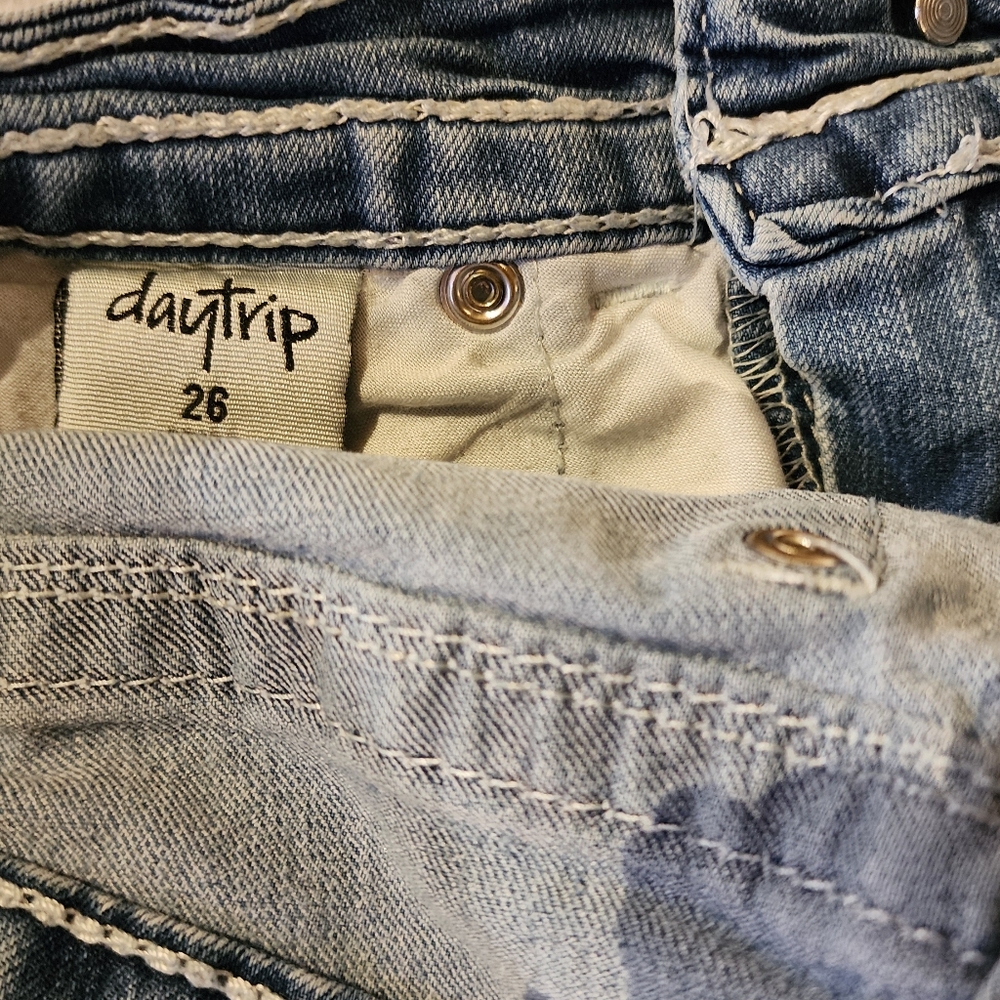 Daytrip Light Blue Denim Shorts - Picture 3 of 6